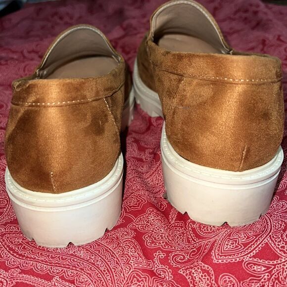 JOURNEE COLLECTION loafers. Medium brown. Size 9.5W. - Picture 2 of 6